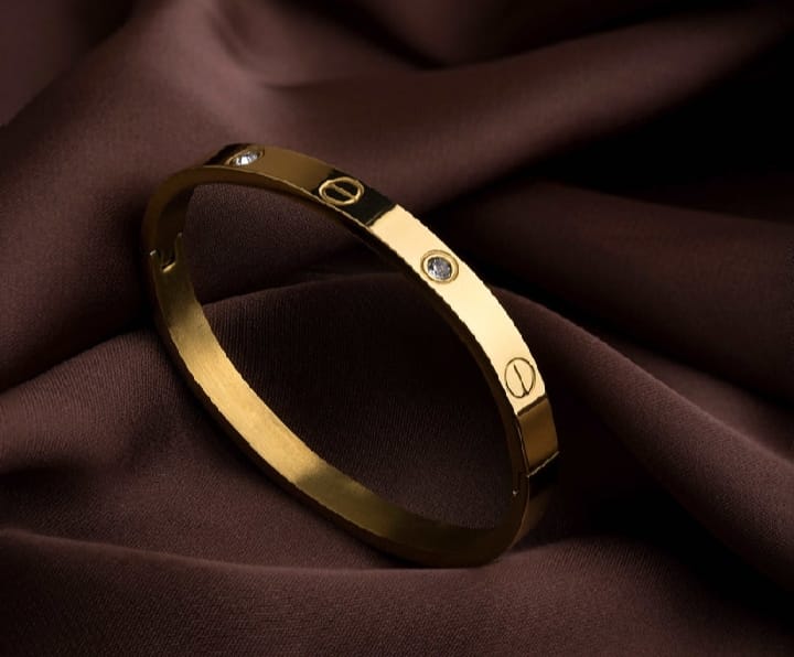 Iconic Love Bangle Bracelet