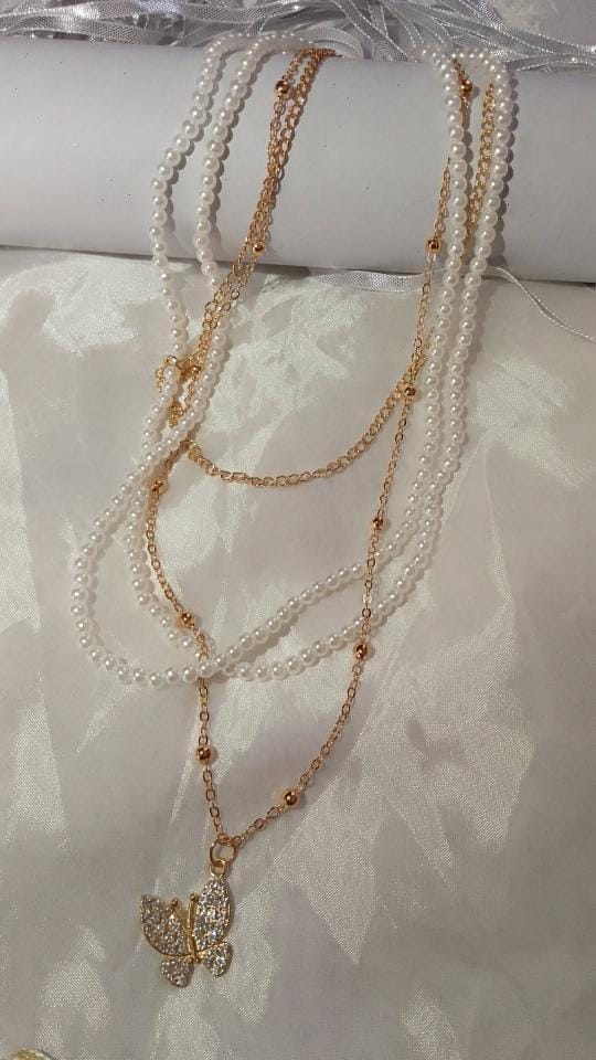Elegant Butterfly Pearl Choker Necklace