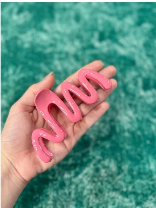 Elegant pink wavy hair claw clip