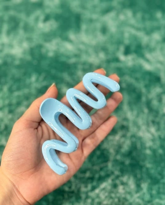 sky blue wavy hair claw clip